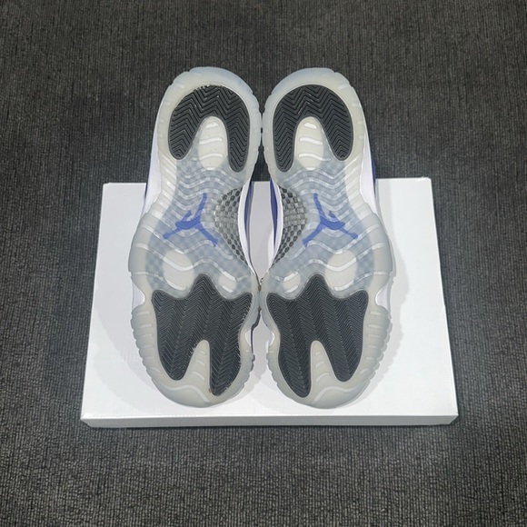 Jordan 11 Retro Low - Picture 5 of 10